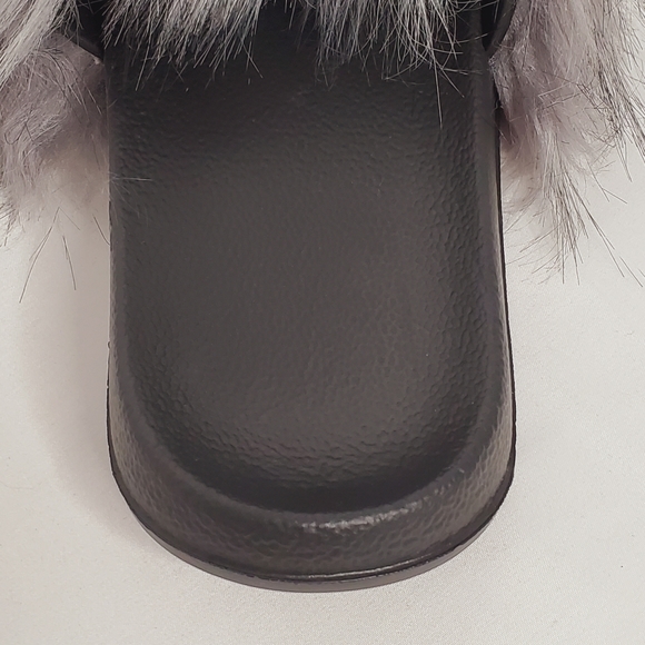 Women's Anti-Slip Grey Faux Fur Fluffy Slippers - Picture 4 of 7